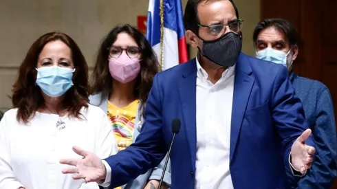 Según Jaime Mulet, este 2 de marzo se discutiría la admisibilidad del proyecto que él mismo presentó antes del receso.