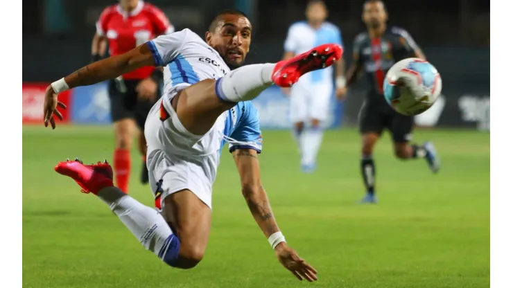 Branco Ampuero será el central que Colo Colo buscaba para reemplazar a Julio Barroso.