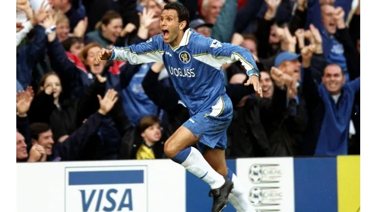 Poyet celebrando junto al Chelsea