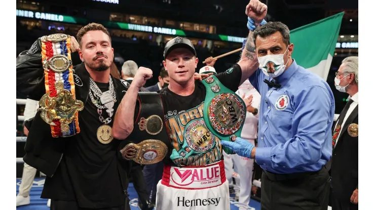 J Balvin acompañó a Canelo Álvarez en su pelea.