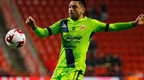 El defensor quiere volver al fútbol chileno.