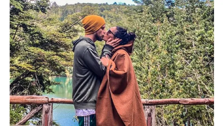 El animador compartió una tierna postal junta su pareja.