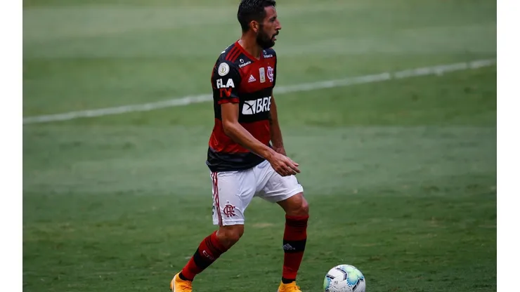 Mauricio Isla elegido en el equipo ideal del Brasileirao
