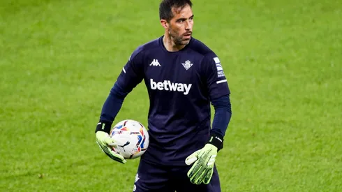 Bravo deberá seguir en la banca por algún tiempo.