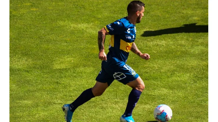 Juan Cuevas se queda en Everton por dos temporadas más