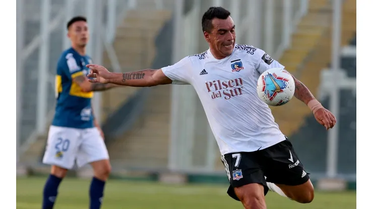 Claudio Borghi aseguró que Esteban Paredes está fuera de Colo Colo por una cuenta