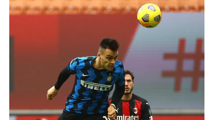 Lautaro Martínez marcó doblete ante Milan en el Derby della Madonnina.