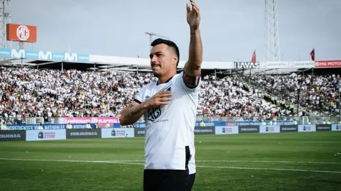 Esteban Paredes se fue de Colo Colo y se manifestó por redes sociales.