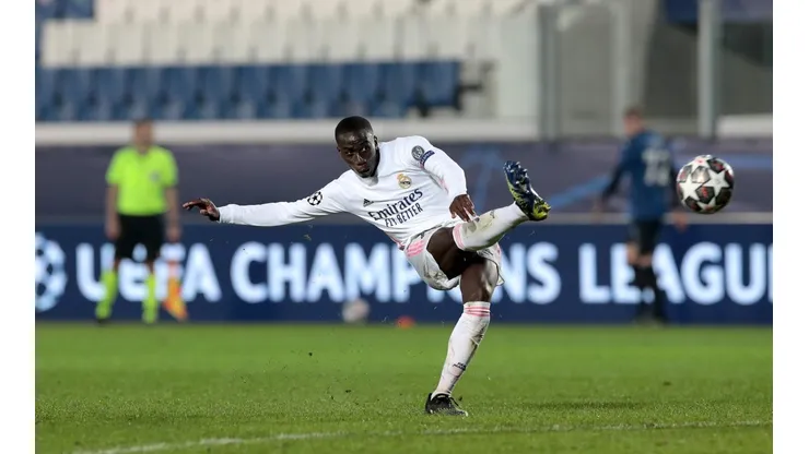 Ferland Mendy se inventó un golazo lejano de derecha.