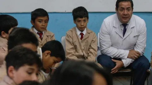 Trabajadores de la educación que ejerzan en establecimientos educacionales municipales y particulares subvencionados podrían acceder al beneficio.