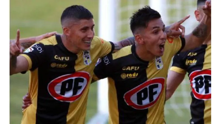 Farfán y Abrigo llegan a Unión Española
