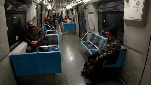 Hasta las 21:00 horas funciona el Metro de Santiago.