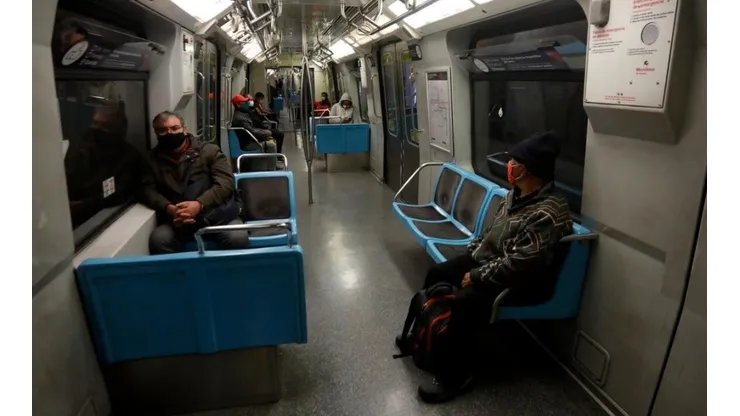 Hasta las 21:00 horas funciona el Metro de Santiago.