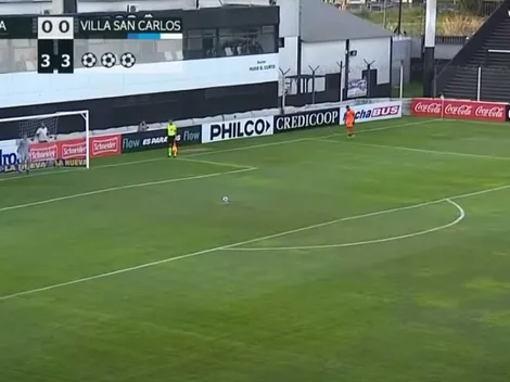 ¿Qué hace? Toma un vuelo interminable, frena, salta y falla el penal