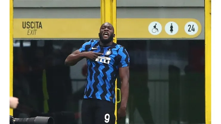 Lukaku gritando tras marcarle al AC Milan