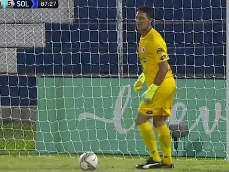 Preparador de arqueros tuvo que ingresar debido a las bajas por Covid-19