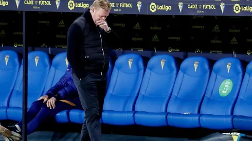 Ronald Koeman abatido por el pobre empate del Barcelona ante el Cádiz