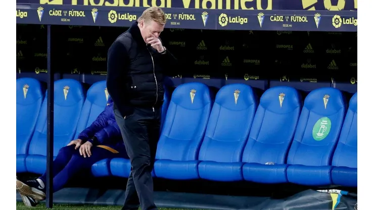 Ronald Koeman abatido por el pobre empate del Barcelona ante el Cádiz