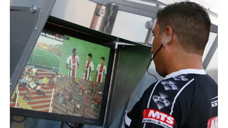 El VAR llegó para quedarse a las canchas del fútbol chileno y su balance en Primera División arroja resultados sorprendentes