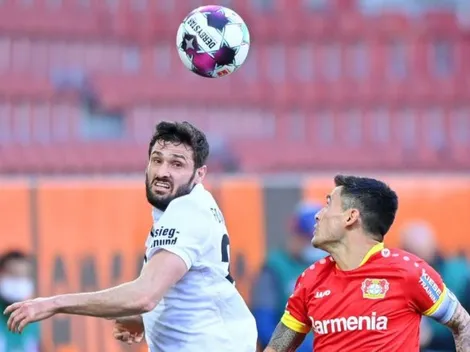 Charles y Leverkusen logran agónico empate ante Augsburgo