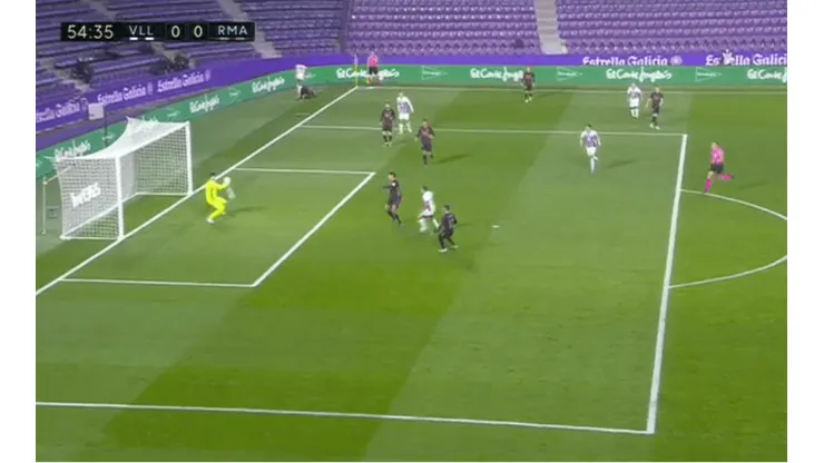 Courtois sacó una pelota de gol a Orellana.