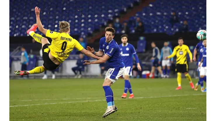 Erling Haaland corona cuatro goles en una semana con un golazo de tijera