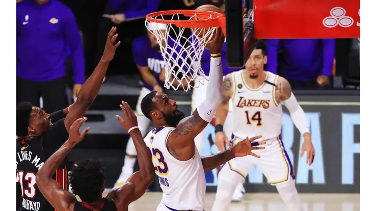 LeBron James anima el partidazo de la jornada