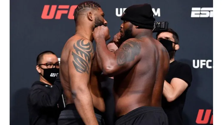 Curtis Blaydes y Derrick Lewis en el careo previo a UFC Fight Night.