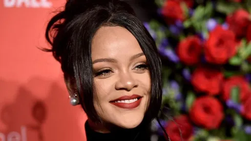 Rihanna posó con un pendiente de Ganesha lo que causo el enojo de sus seguidores