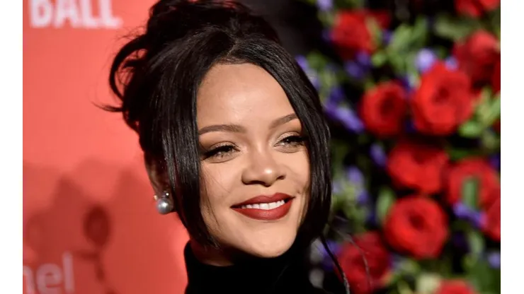 Rihanna posó con un pendiente de Ganesha lo que causo el enojo de sus seguidores