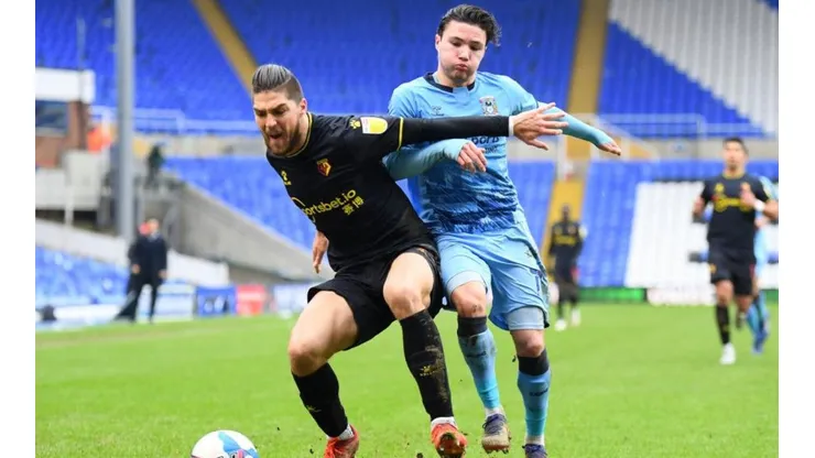 Sierralta asoma como titular frente al Derby County.
