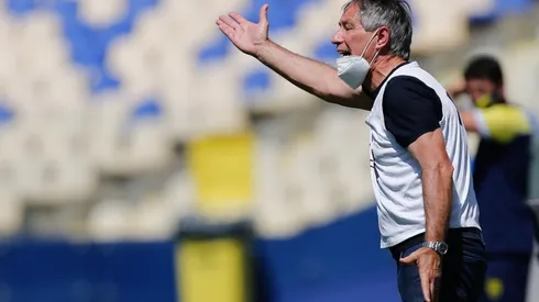 Holan se va de la UC