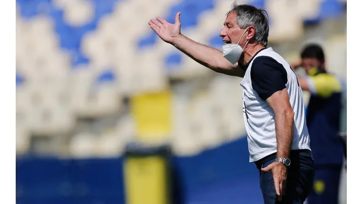 Holan se va de la UC