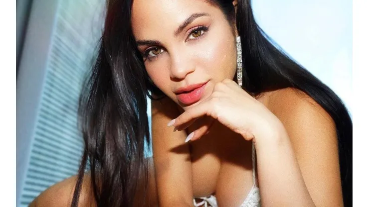 Natti Natasha preparó cuidadosamente el momento para dar a conocer la noticia de que está embarazada.