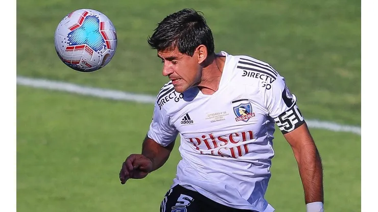 Julio Barroso hoy está afuera de Colo Colo, pero Gustavo Quinteros busca "rescatarlo".
