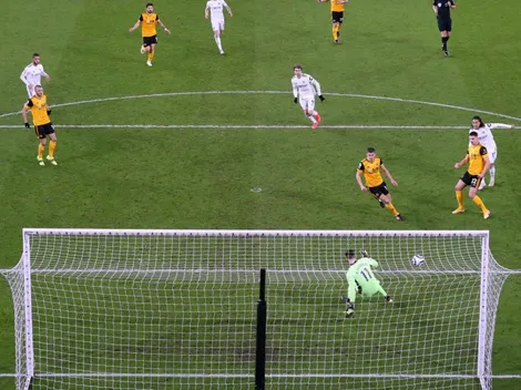 Autogol le da triunfo a los Wolves sobre el Leeds de Bielsa