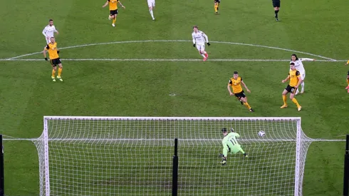 El Leeds cae ante los Wolves con autogol de su arquero Meslier