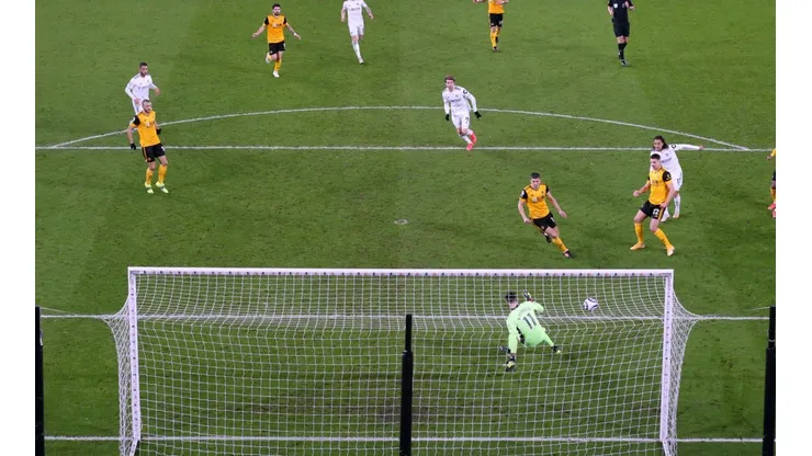 El Leeds cae ante los Wolves con autogol de su arquero Meslier