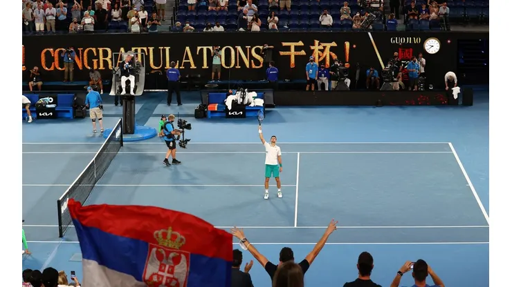 Djokovic celebra su triunfo ante Karatsev