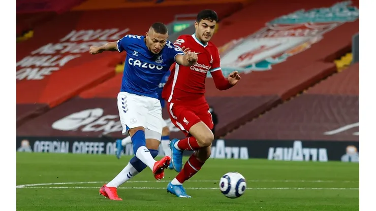 Richarlison puso en ventaja al Everton sobre Liverpool.