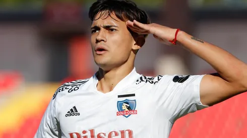 Solari celebra su importante golazo para Colo Colo en la promoción ante Universidad de Concepción.