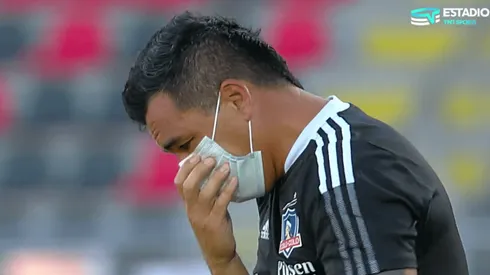 Paredes no jugó, pero vivió el partido desde la banca con mucho sufrimiento