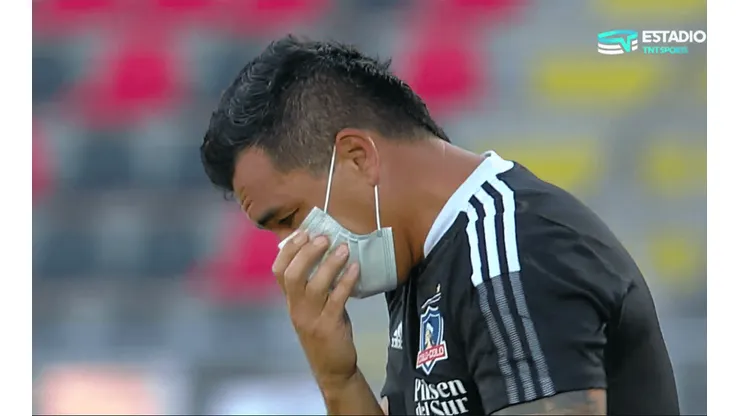 Paredes no jugó, pero vivió el partido desde la banca con mucho sufrimiento