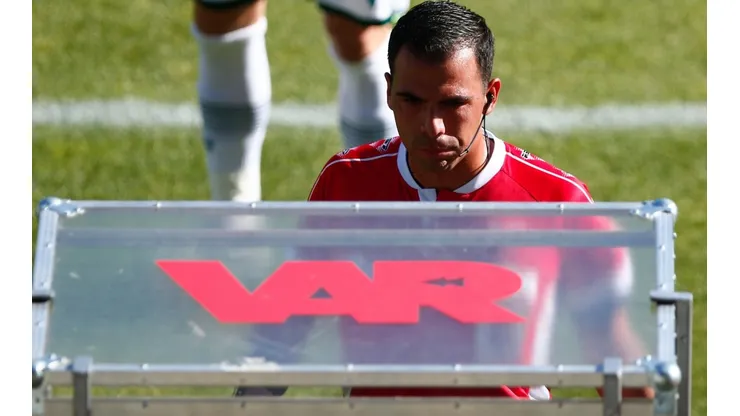 El VAR está listo para el partido entre Albos y Campanil.