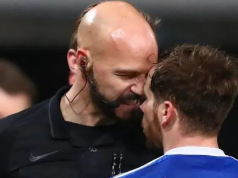 Insólito: rudo árbitro inglés ataca a jugador del Ipswich Town
