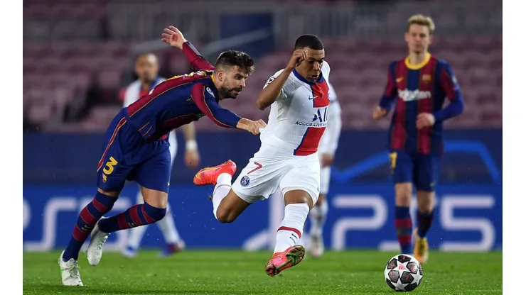 Kylian Mbappé se exhibió en el Camp Nou.
