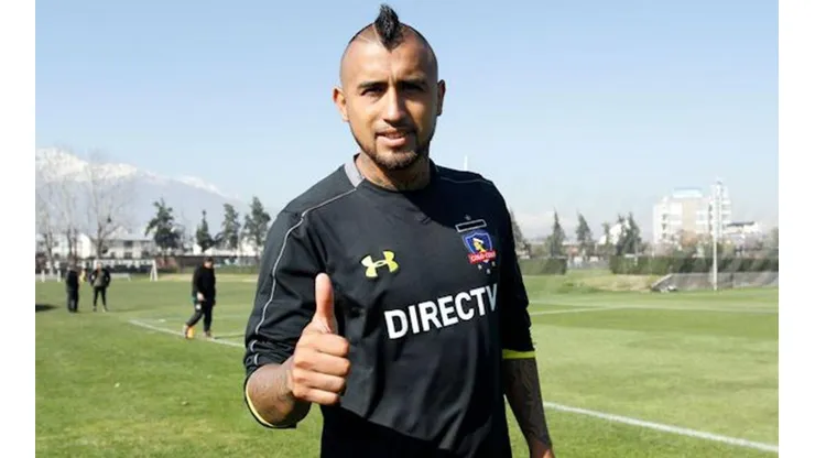 Arturo Vidal arenga a Colo Colo en la previa del partido por la promoción al descenso.