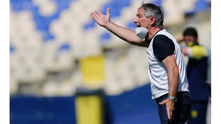 Ariel Holan es seguido en Brasil