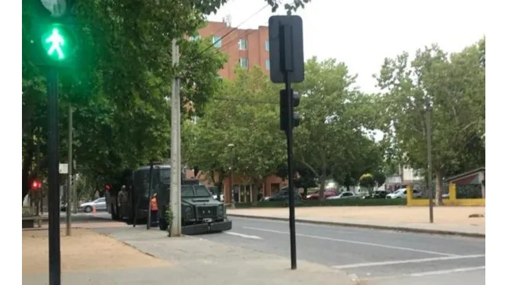 Carabineros afuera del hotel de la U de Conce