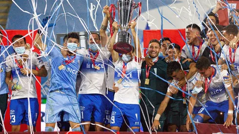 Universidad Católica alcanzó el primer lugar de la temporada con un rendimiento superlativo. Justísimo tricampeón del fútbol chileno